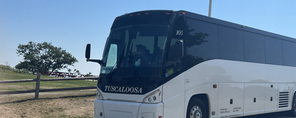 Motorcoach Bus at Lighthouse, Photo Credit Kirstie Archambault Motorcoach Bus at Lighthouse, Photo Credit Kirstie Archambault