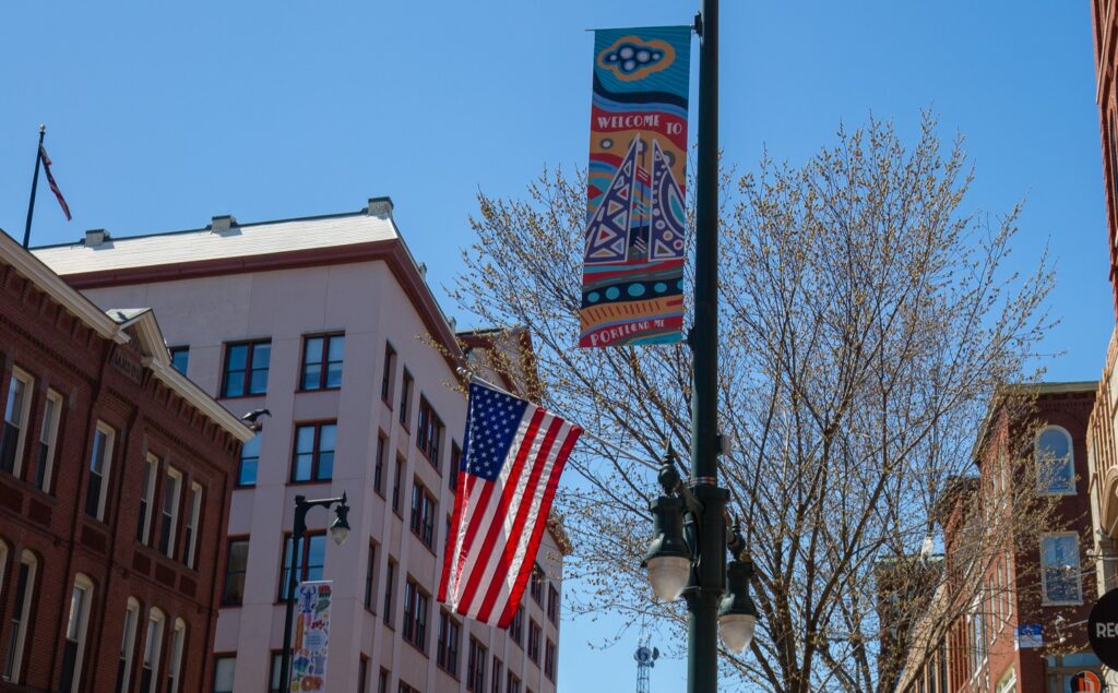 Flag over Portland, Photo Credits: Serena Folding Flag over Portland, Photo Credits: Serena Folding